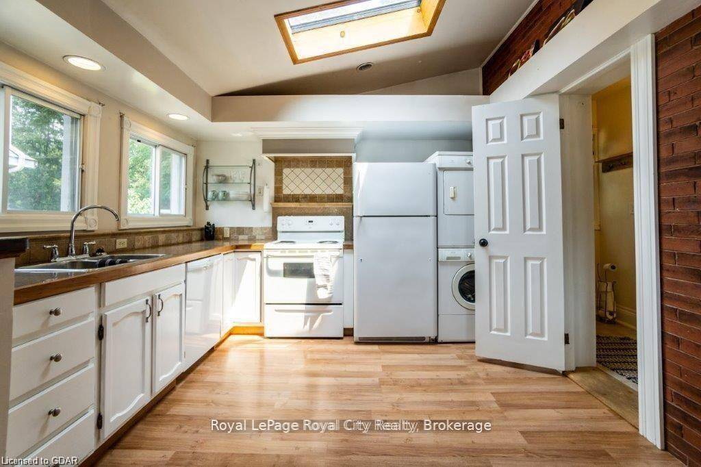 One bedroom apartment available October 1st !