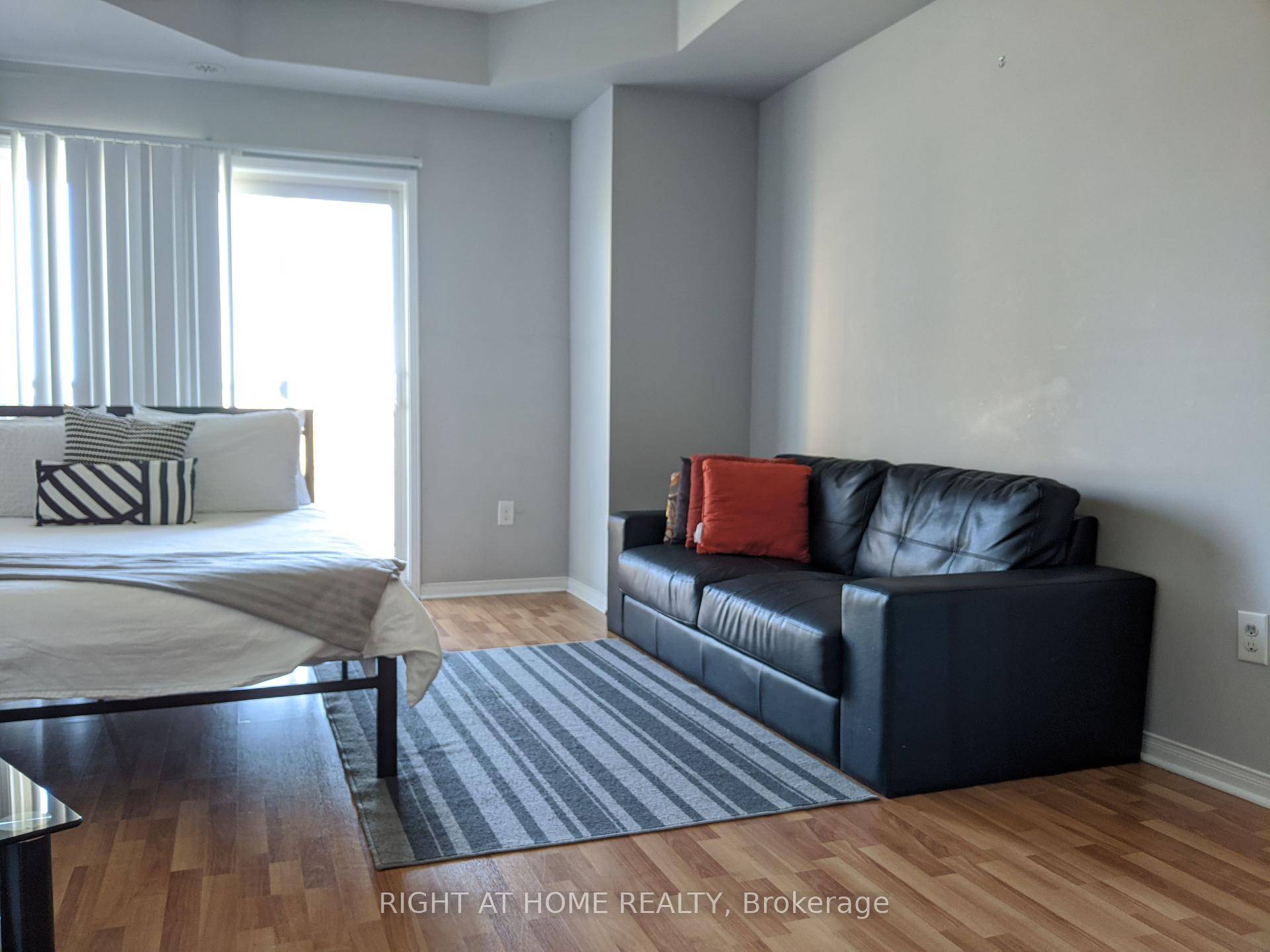 Cozy Bachelor's Studio With Balcony.