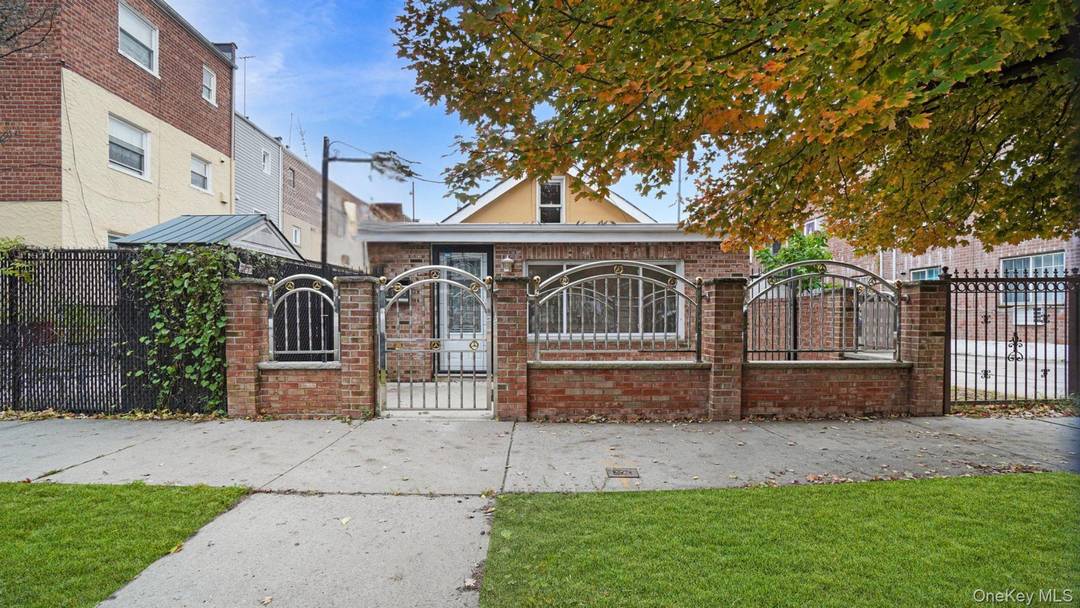 Discover this beautifully renovated detached brick duplex located in the highly desirable Throggs Neck neighborhood of the Bronx.
