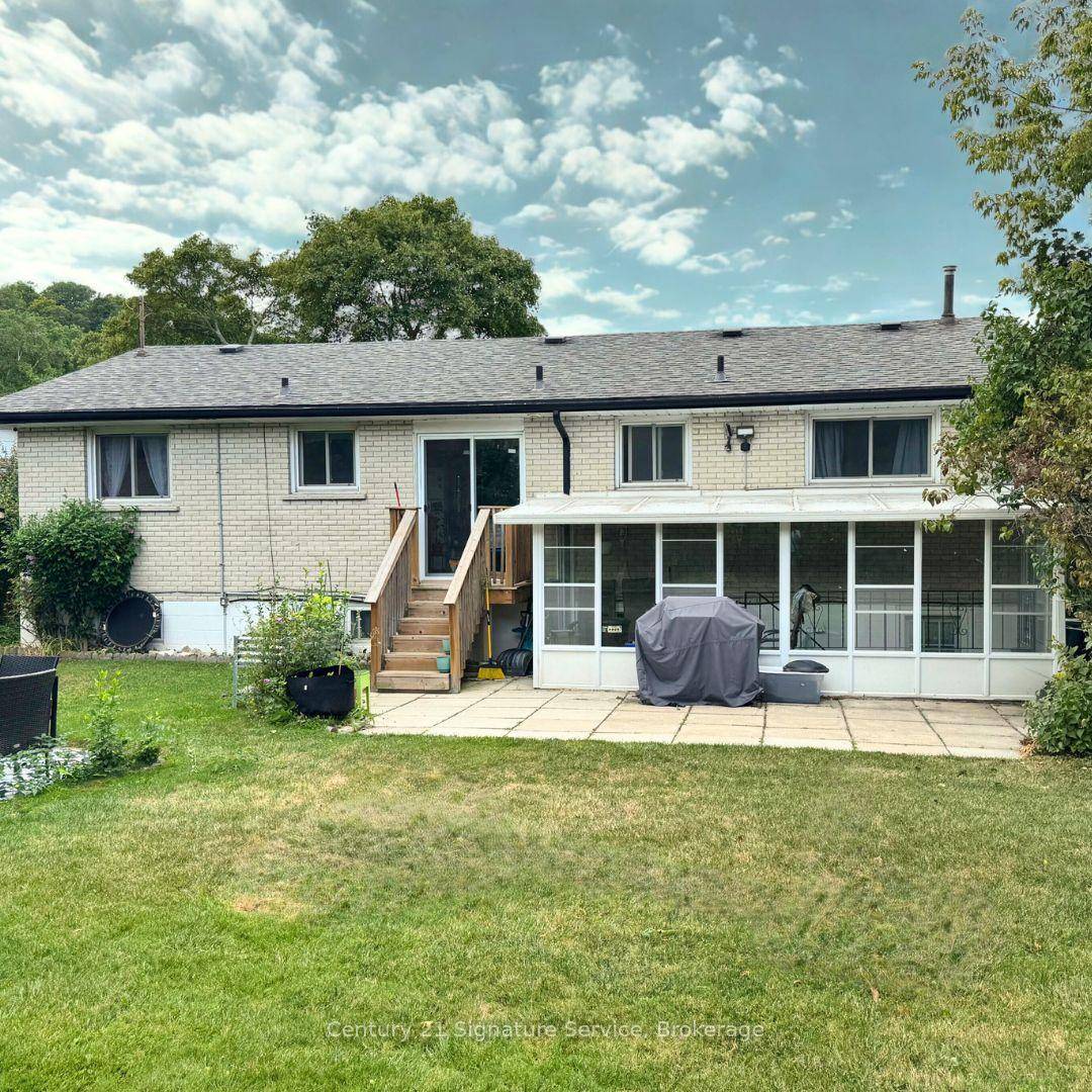 Beautiful detached raised bungalow located in a quiet East Hamilton neighbourhood.