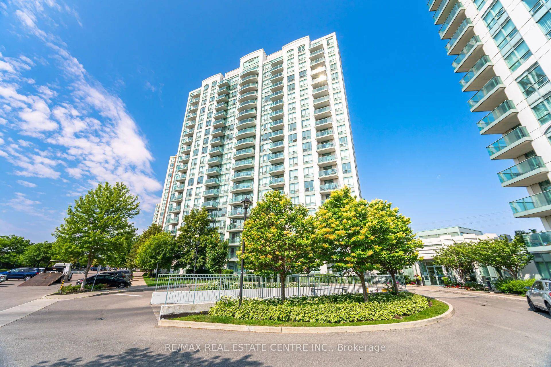 One of the best Location in Erin Mills, This Incredible Executive Condo Close to Hwy 403, Within Steps to Schools Public Transit and Erin Mills Town Centre, large Corner Unit ...