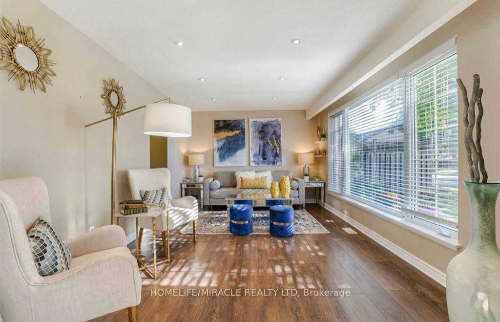 4 BEDRROMS, 1 FULL, 1 HALF WASHROOM, BRAMPTON DOWNTOWN AREA, VERY QUITE AND FAMILY ORIENTED NEIGHBOURHOOD, CLOSED TO ALL AMENITIES
