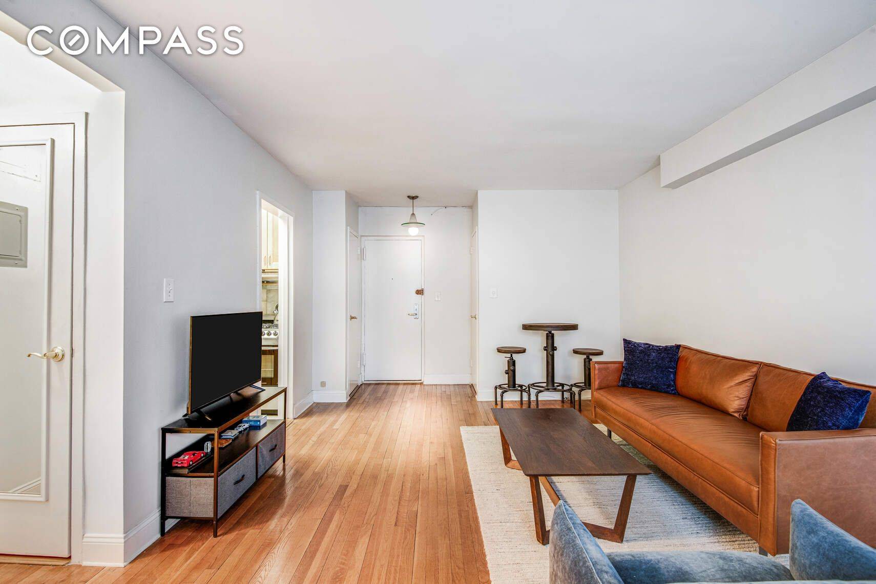 With its west facing exposure, this well designed Upper East Side studio features hardwood floors that extend throughout the living and sleeping area.