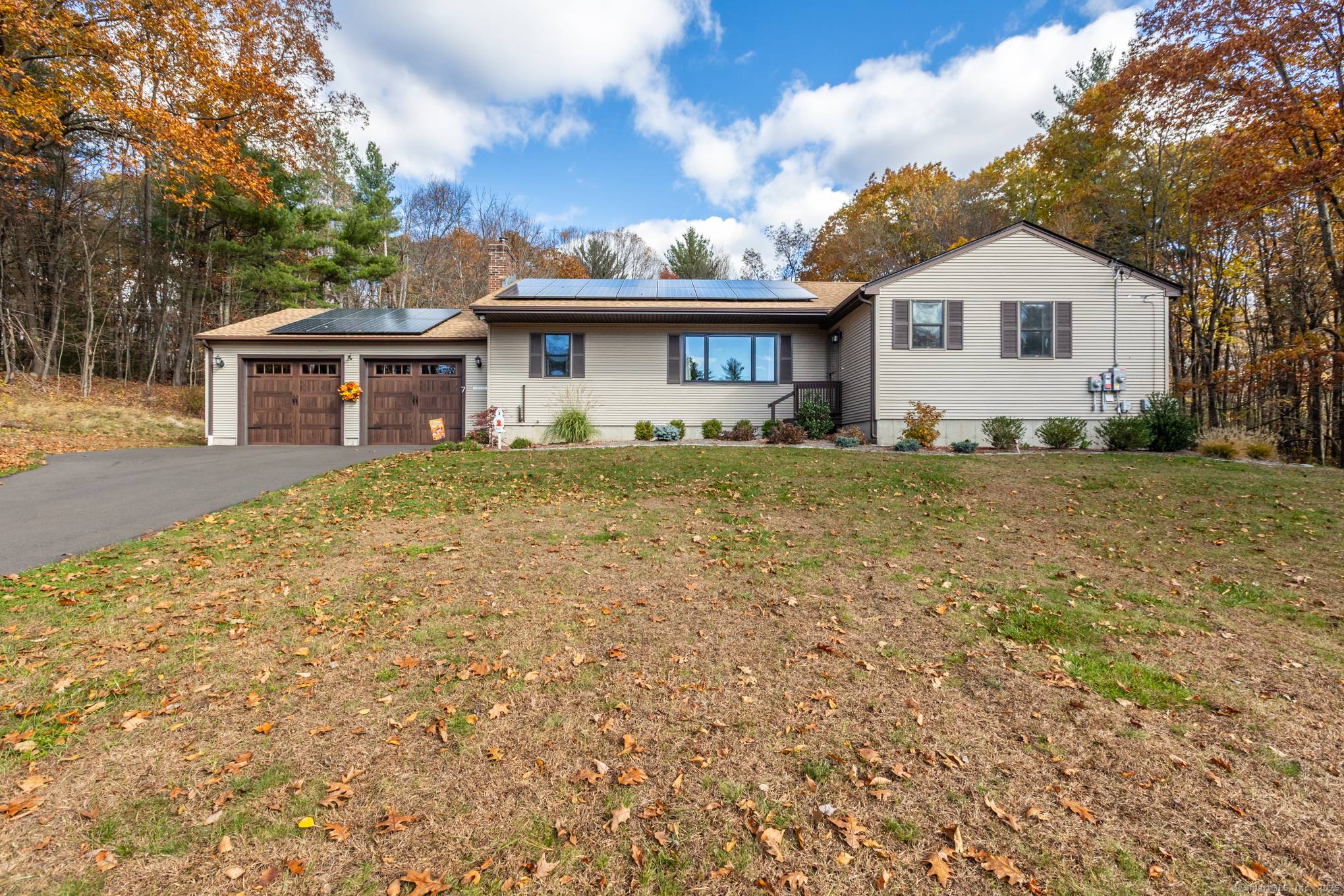 Southwesterly facing sun drenched 1540 sq.