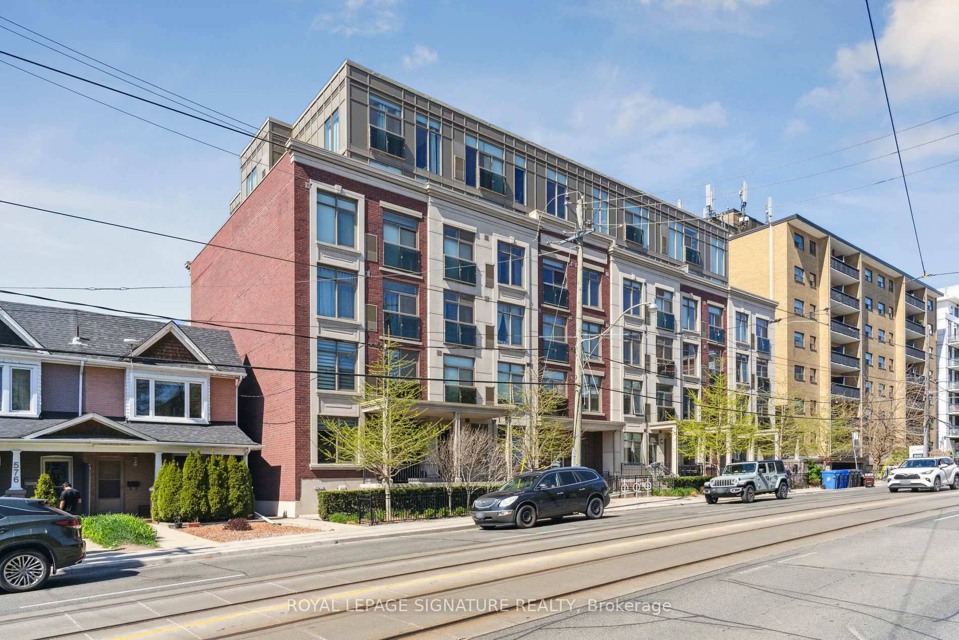Luxury Condo Living in the Heart of the Beach This stunning condo in the vibrant Beach area offers a perfect blend of luxury and convenience.