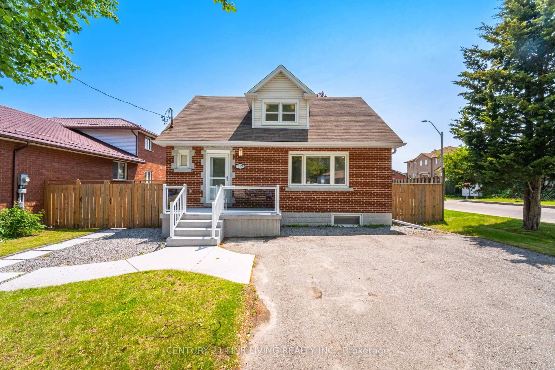 Located in a desirable area, this beautiful home awaits you !