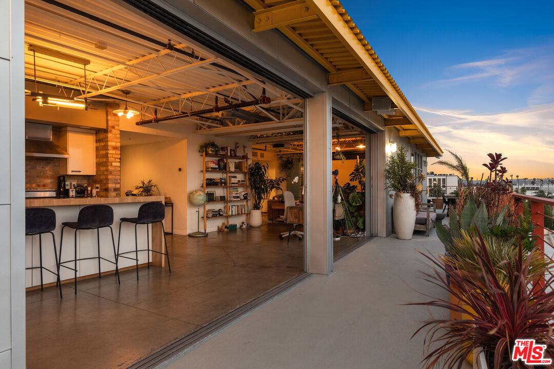 4141   Glencoe Ave Marina Del Rey LA