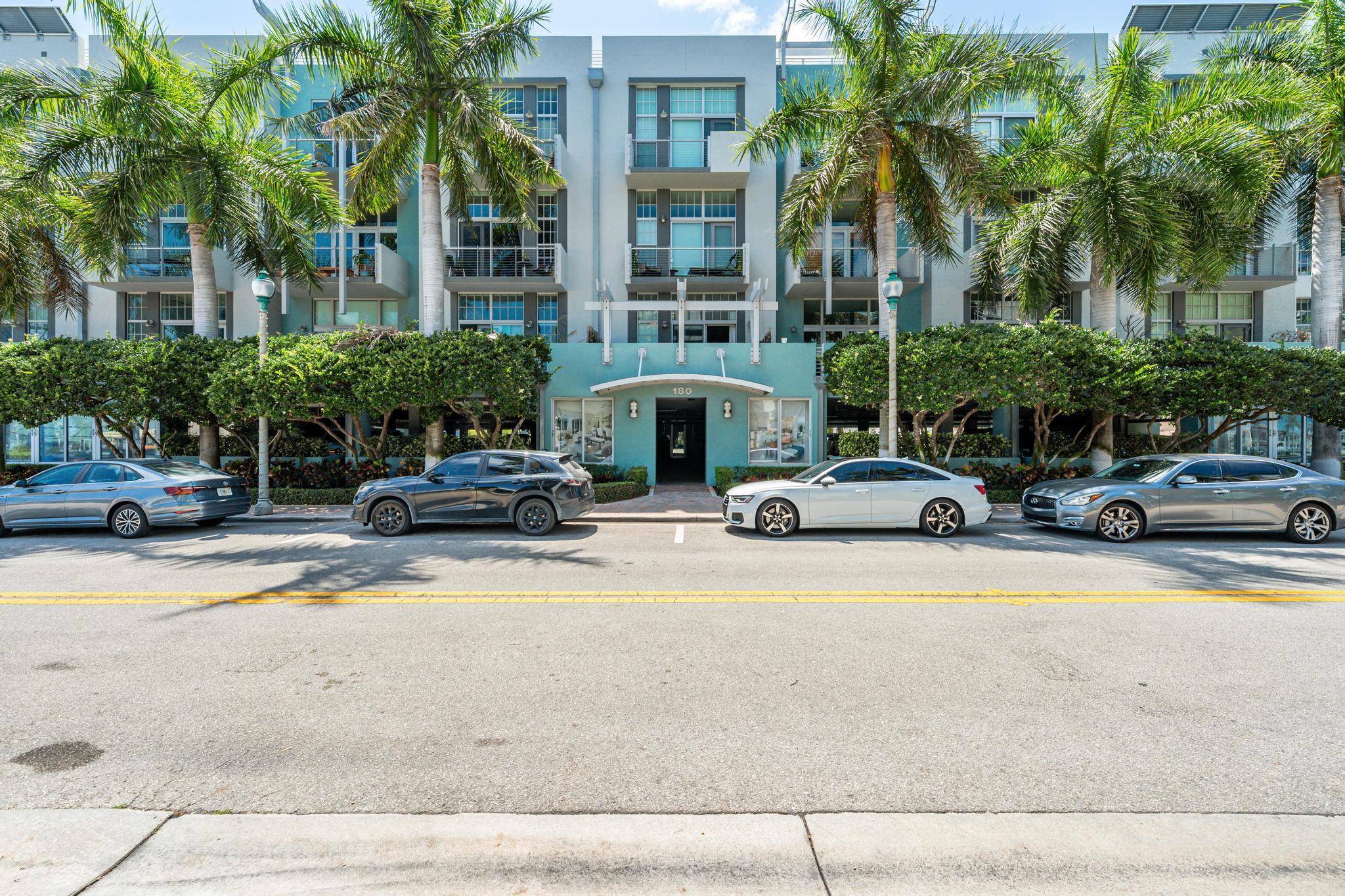 Delray Beach Downtown living !
