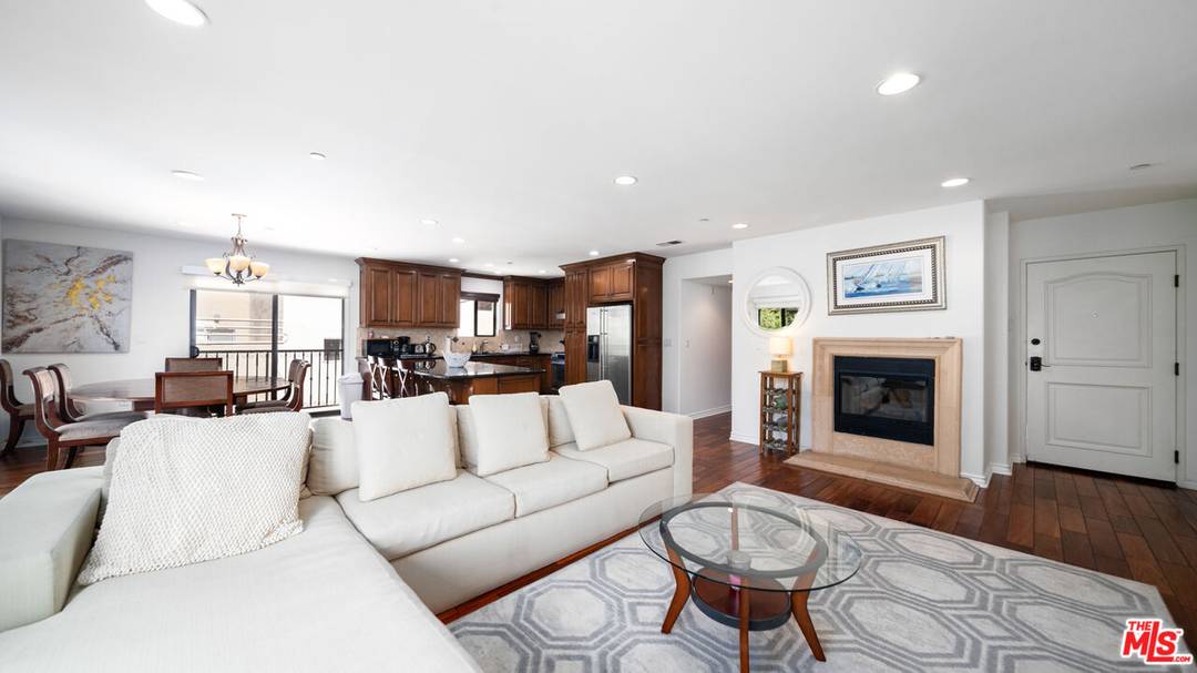 1146  HACIENDA PL 3BR Sunset Strip La