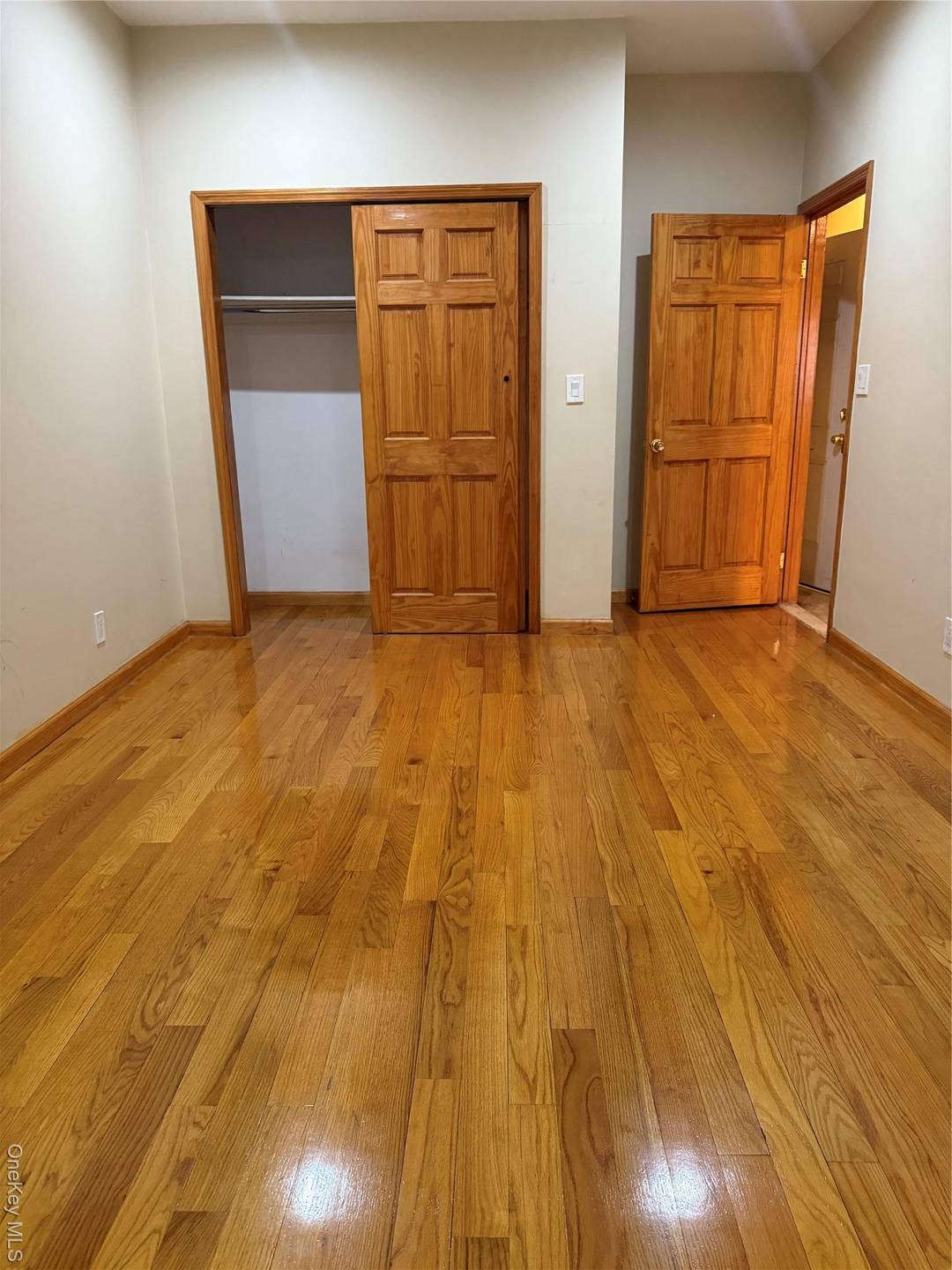 newly renovated 3b2b located in the heart of Elmhurst