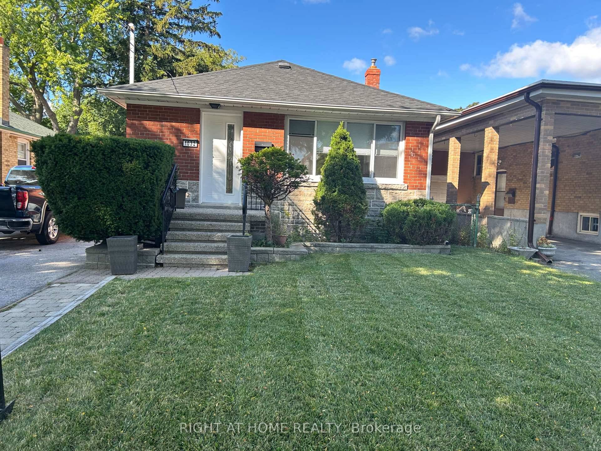 Main floor of a brick bungalow, brand new laminate floors, new stainless steel French Door refrigerator, new stainless steel stove with Ceran top, ensuite laundry, new high efficiency furnace and ...