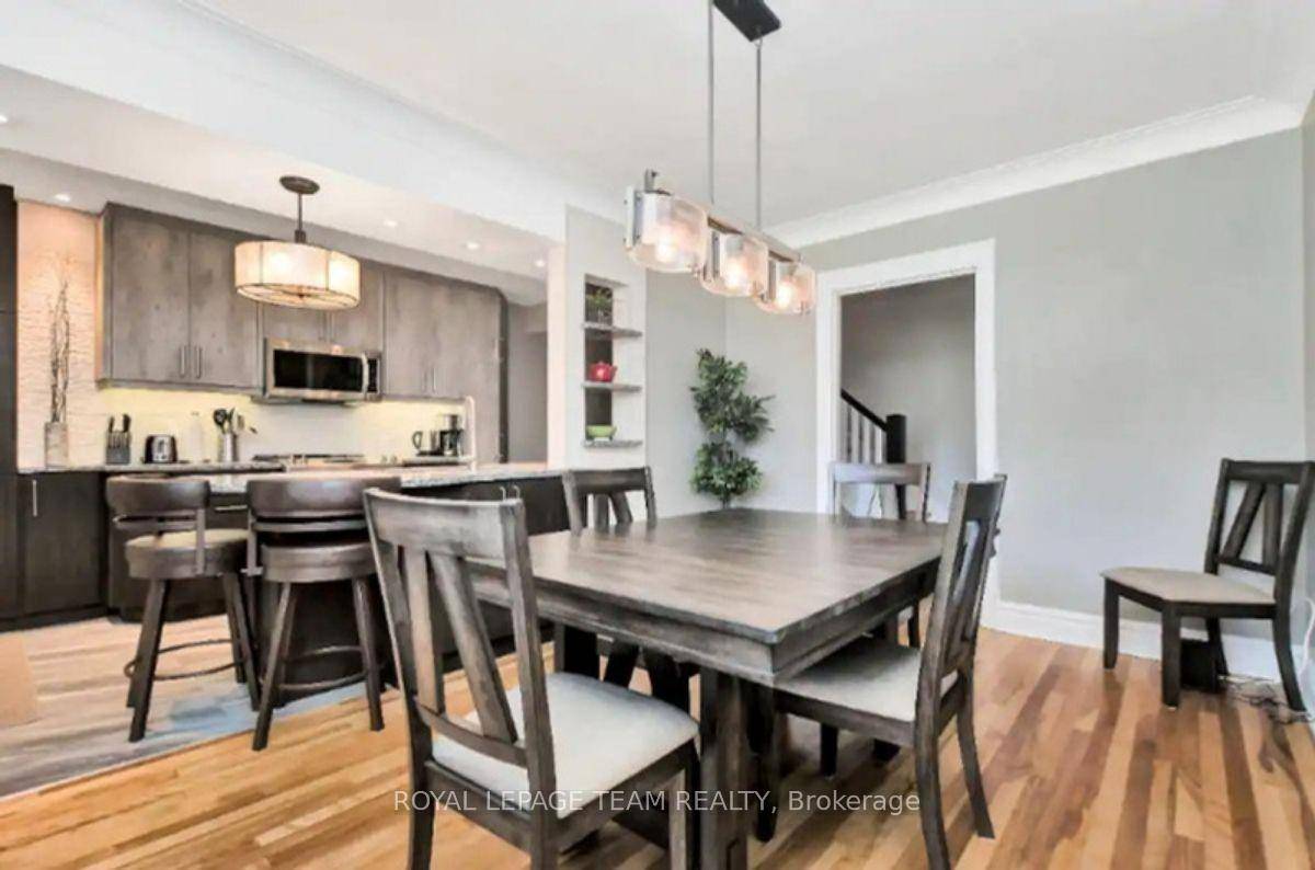Fabulous Location ! Find yourself in the heart of Hintonburg, steps away from excellent schools, restaurants, public transit, artisanal shops, and the beauty of both Dow's Lake and the Ottawa ...