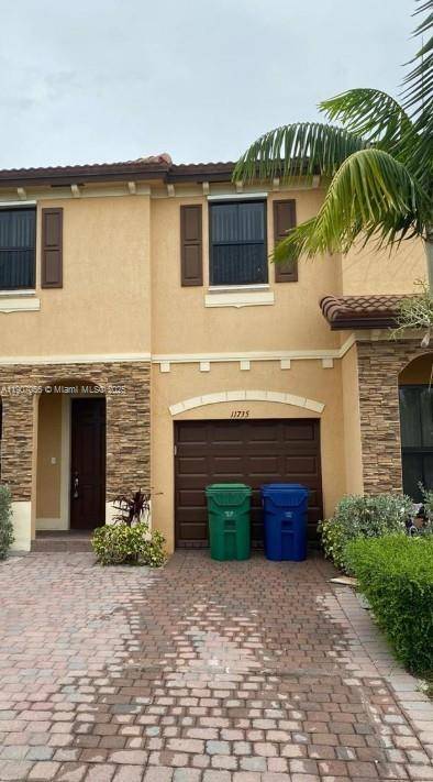 Beautifull 3 bedroom 2. 5 bath townhouse in Silver Palms West.