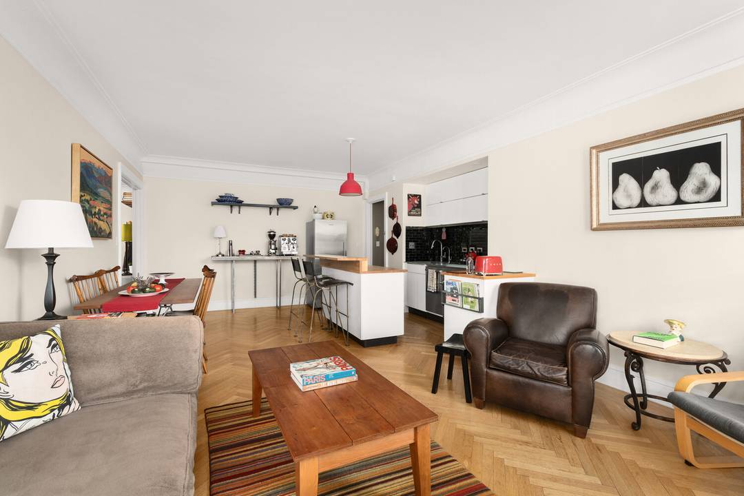 Overlooking the Hudson River and Riverside Park, Residence 7C is a well proportioned one bedroom home that captures the best of prewar living.