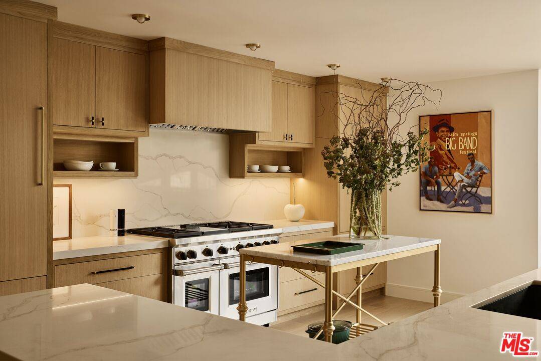 211 S Spalding Dr 2BR Beverly Hills La