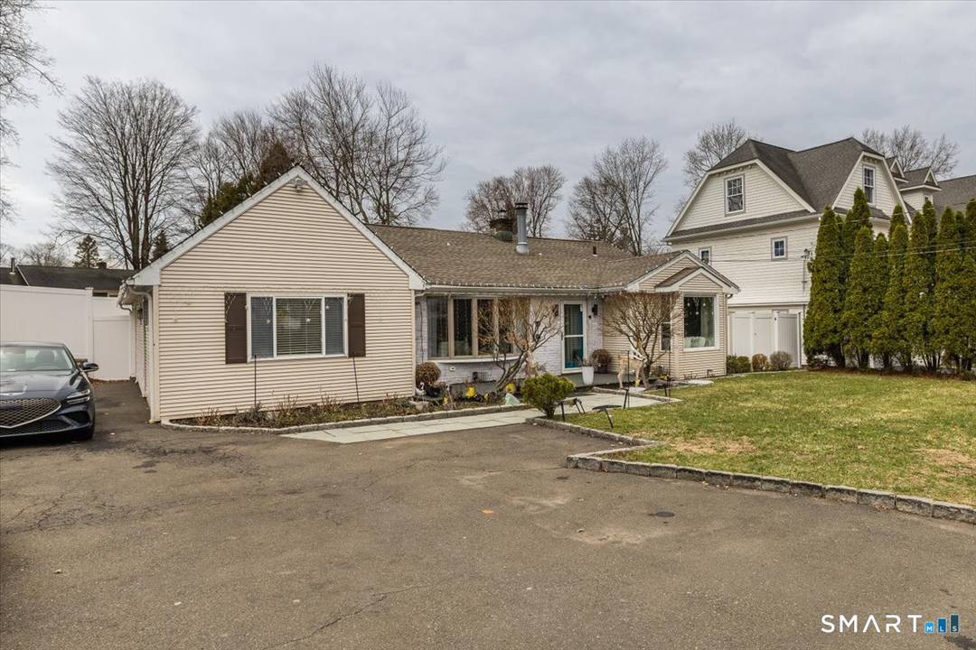 Enjoy the perfect balance of suburban tranquility and ultimate convenience !