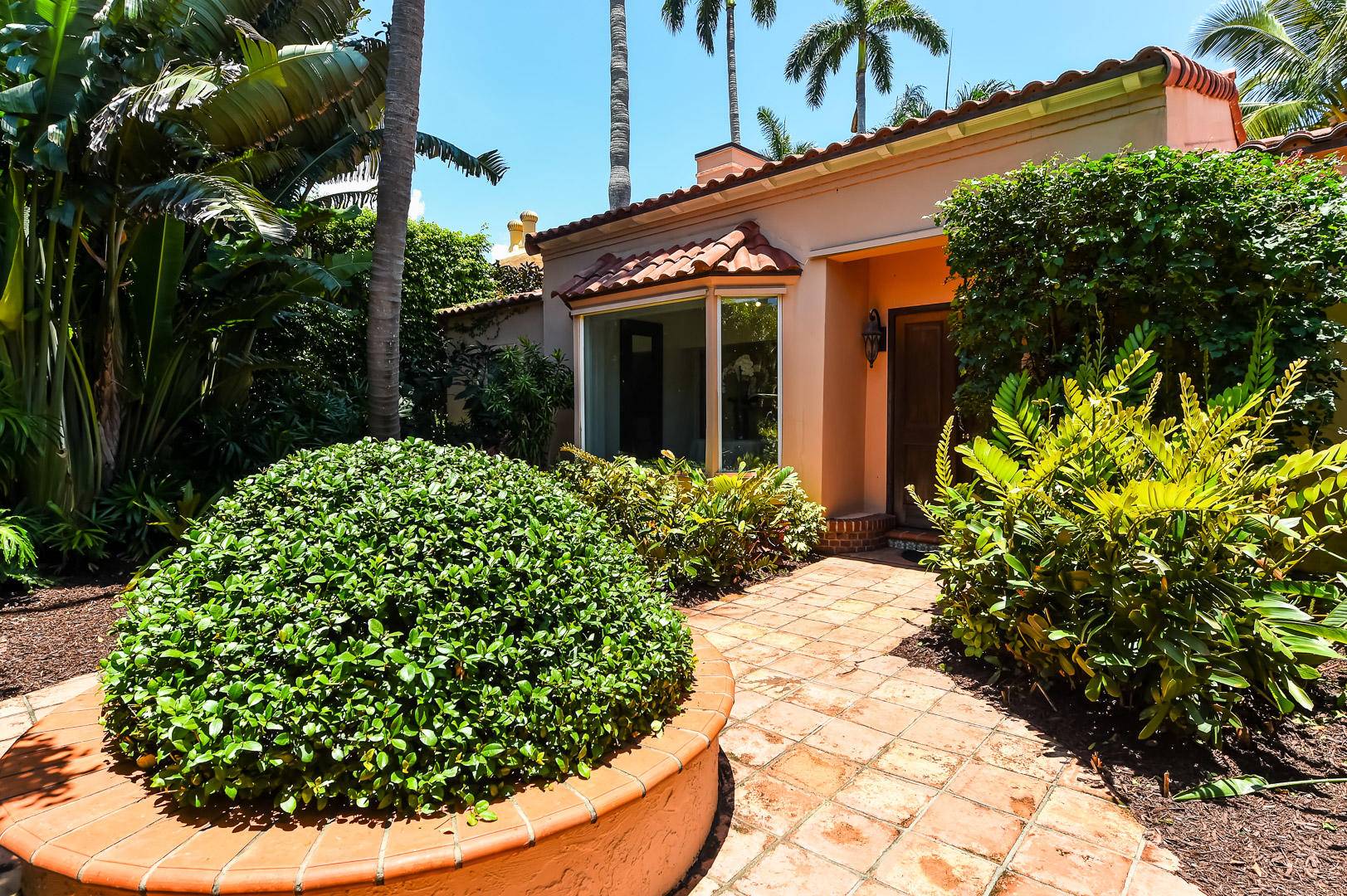 A true gem ! One floor, 4 bedrooms 3.