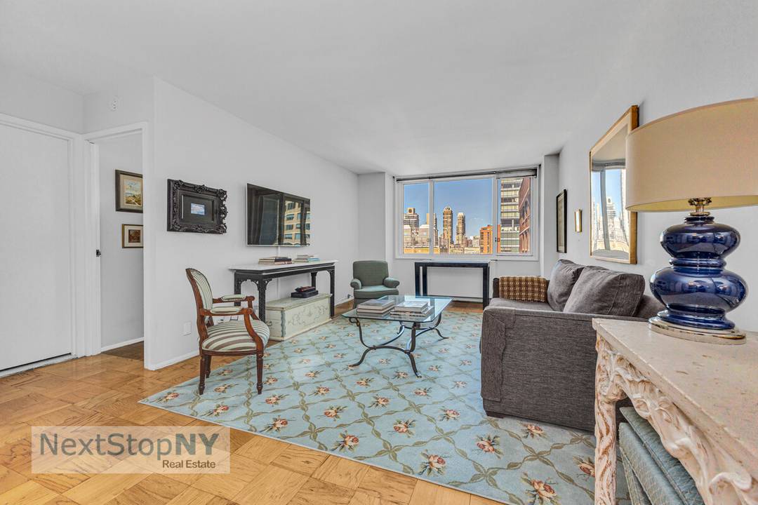 This high floor one bedroom home features a spacious layout and a beautifully renovated interior.
