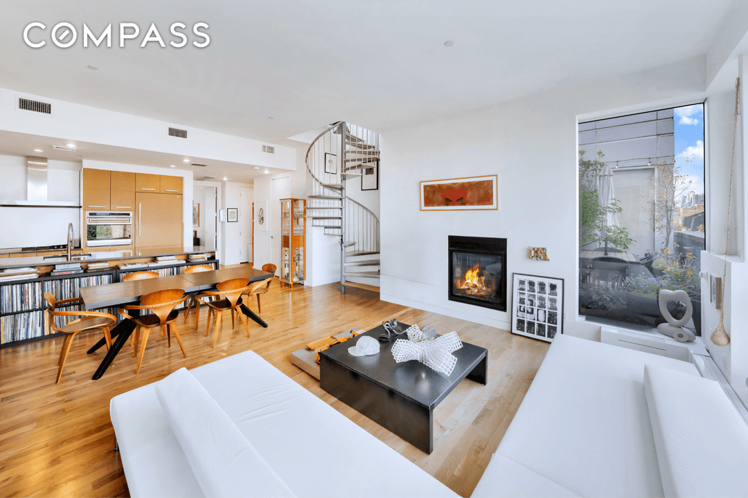 PH4B is an open and airy two bedroom, two bathroom sanctuary with an expansive private roof terrace, nestled in the heart of bustling Williamsburg.