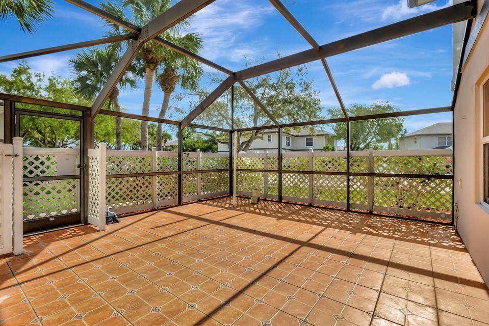 Lovely townhome in Stamford of Royal Palm Beach !
