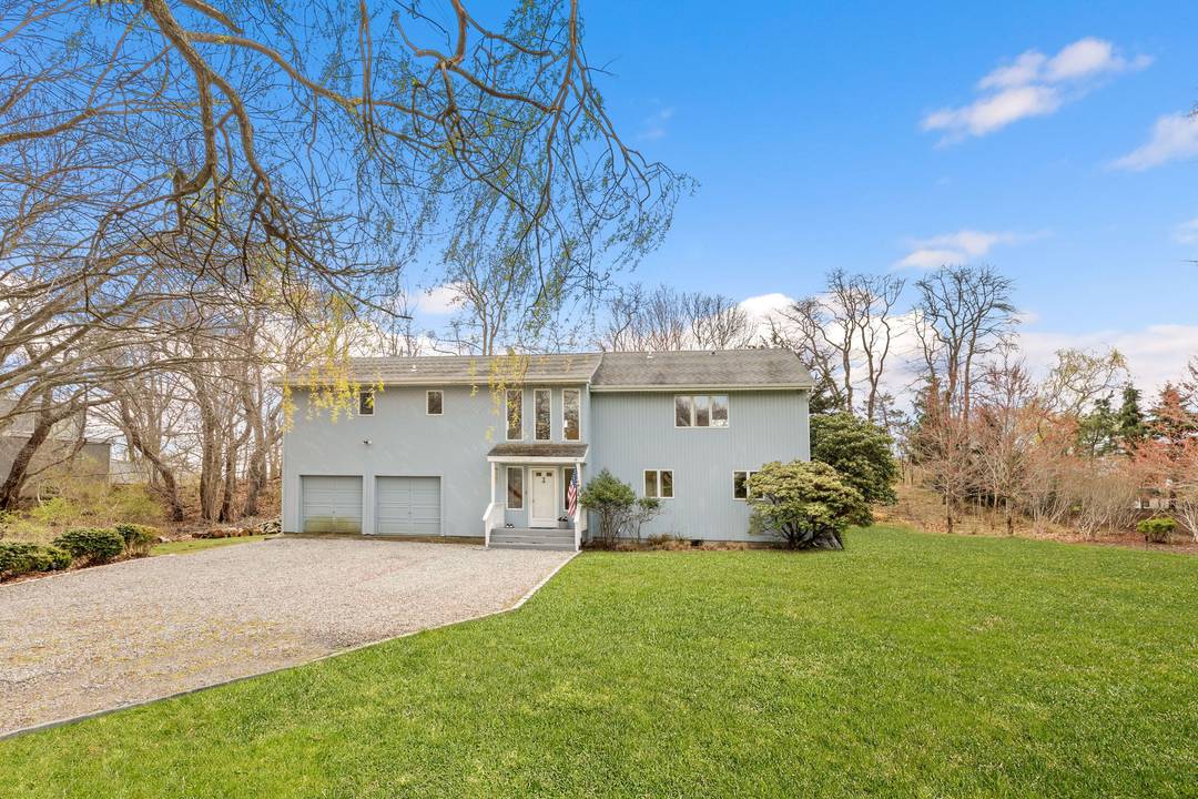 Private Upside-Down Contemporary Near Montauk Town & Beach