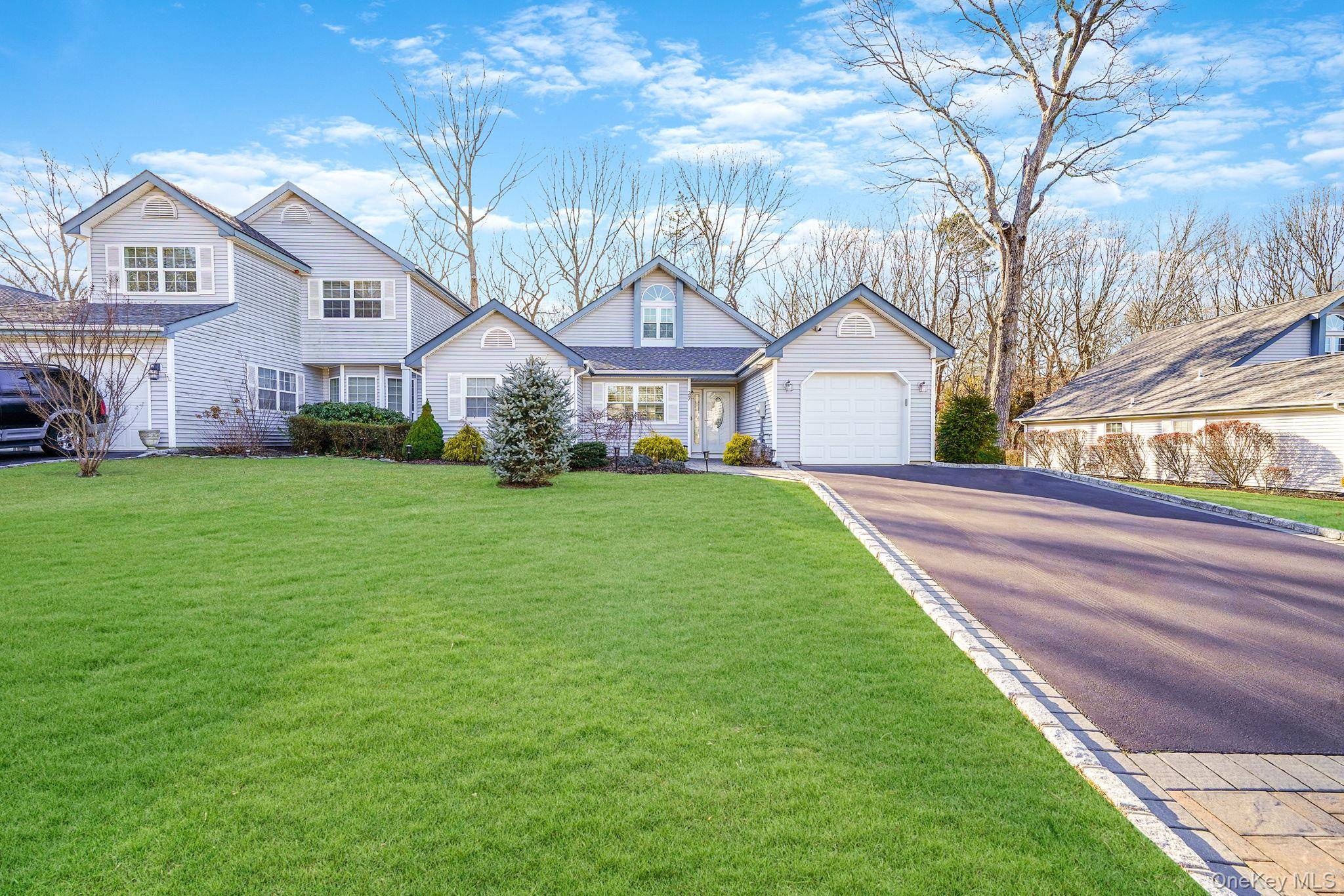 Welcome Home ! Move right into the perfect 3 bedroom 2 bath Shady Grove model located at the secure gated community of Strathmore on the Green.