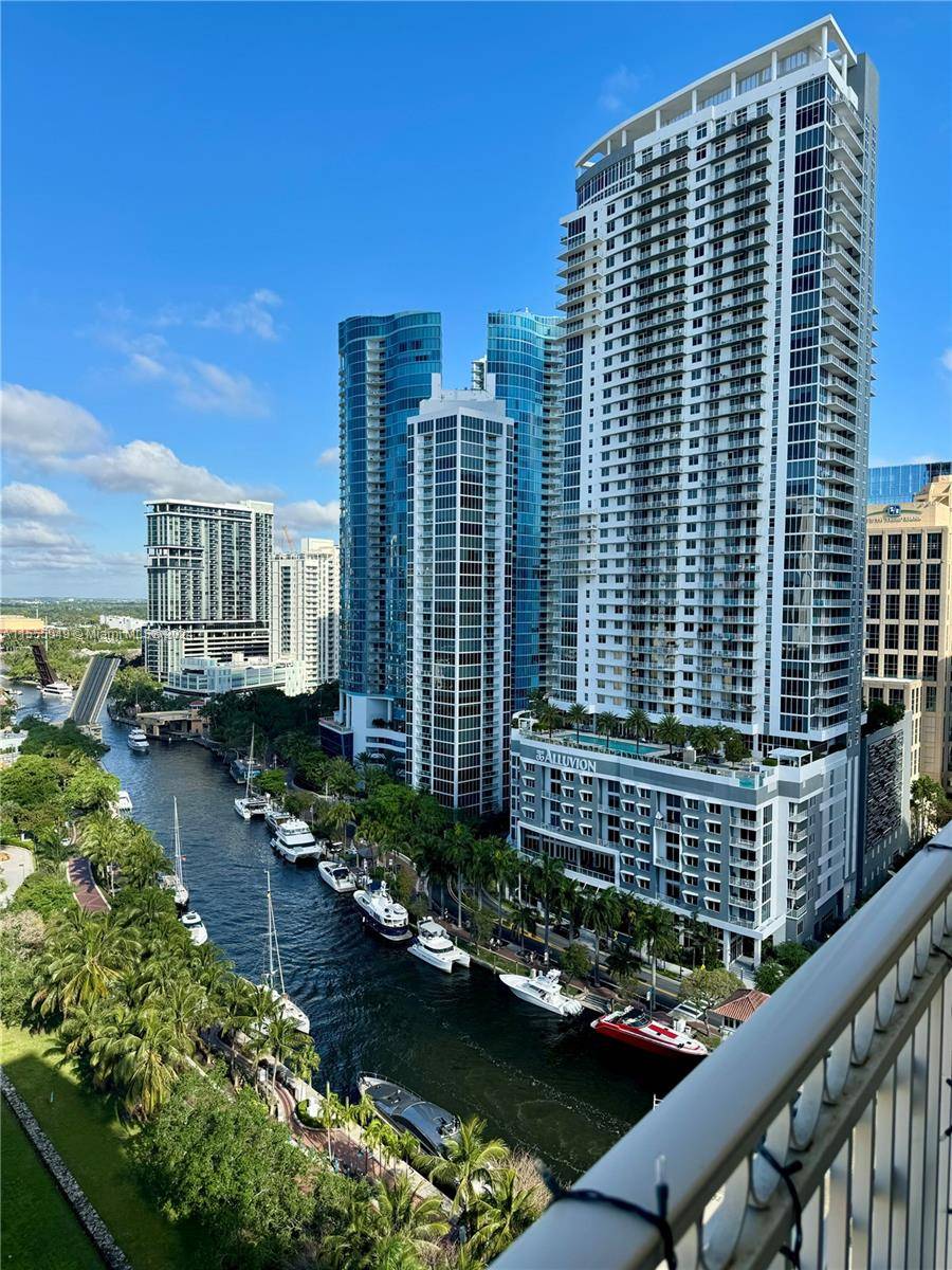FULLY FURNISHED 1 BEDROOM 1 BATH UNIT WITH 11FT CEILINGS LOCATED IN NURIVER LANDINGS !