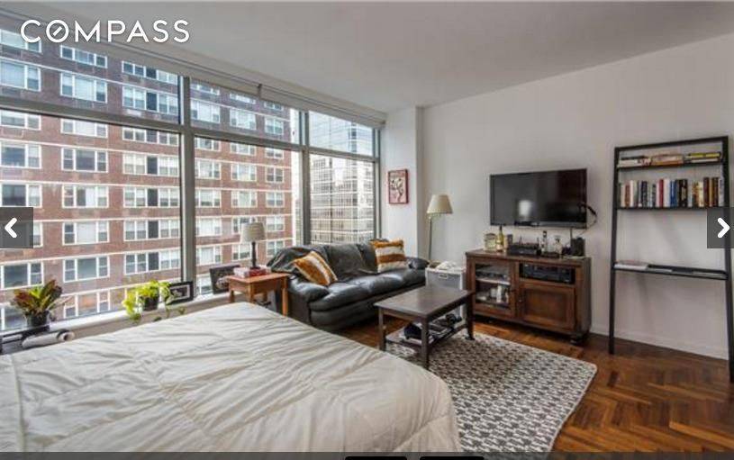 The Mondrian is a luxury hi rise condominium, perfectly situated between 3rd and 2nd Ave on 54th Street.