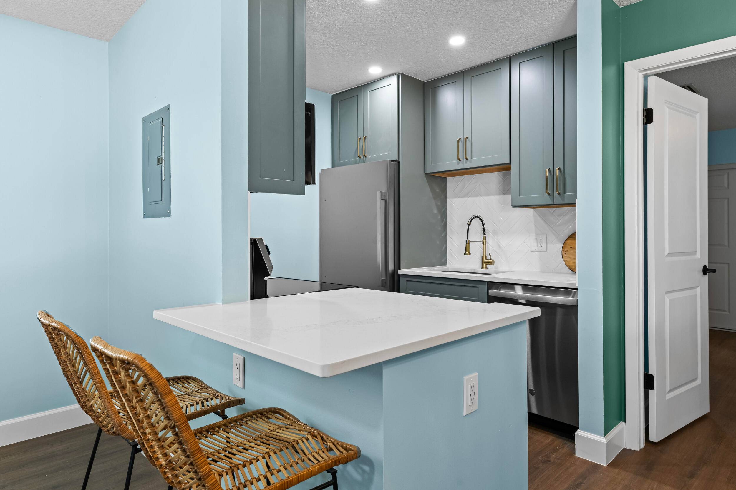Welcome home to this beautifully updated condo located less than 5 miles from the Intracoastal.