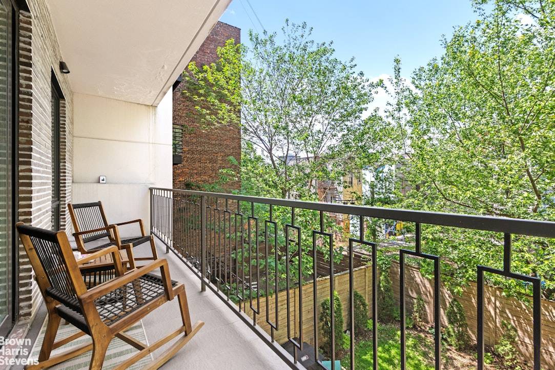 This lovely one bedroom in a 7 unit boutique condo has it all private outdoor space, a washer dryer in unit, is pet friendly and comes with private storage !