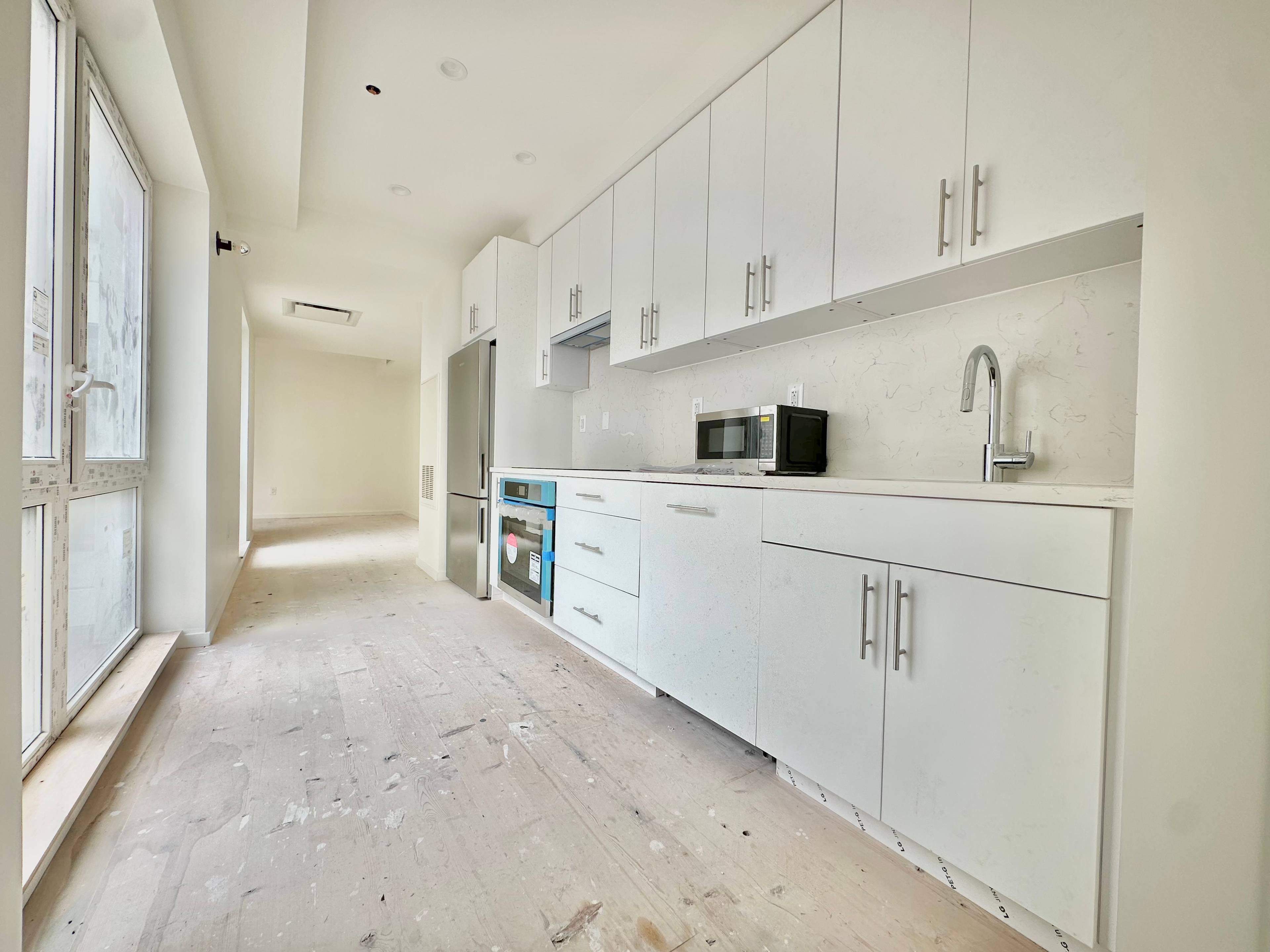 2 bed 1 bath. GREAT BUILDING !
