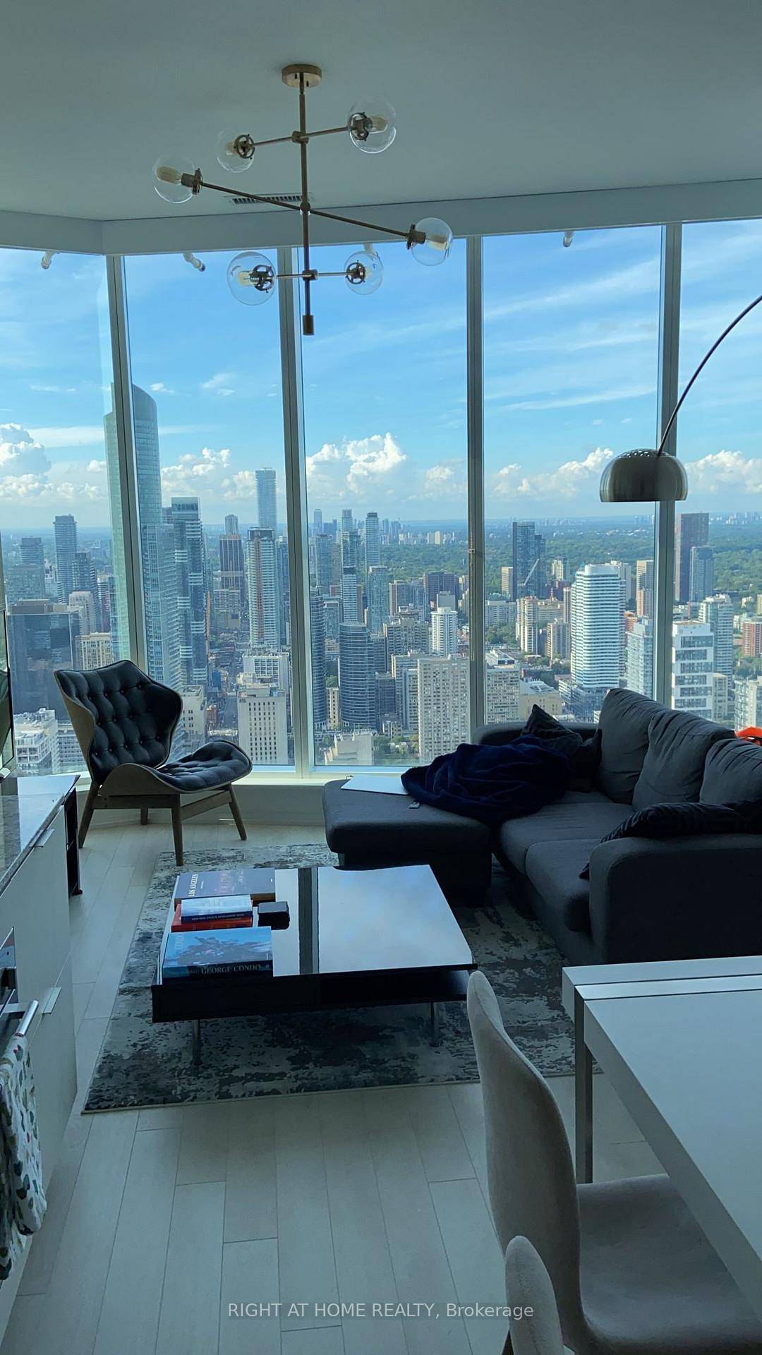 Presidential Panoramic views overlooking all of Toronto !