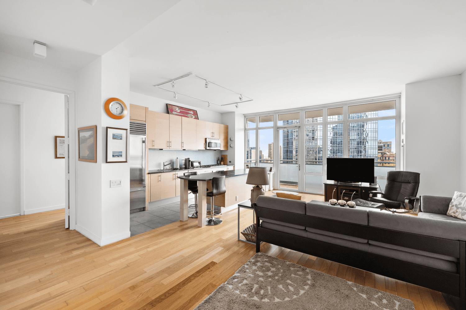 Split Two Bedroom with Amazing Sunlight, and Private Terrace with Unobstructed Views Soaring above the city on the 34th floor, this stunning 2 bedroom, 2 bathroom residence at 325 Fifth ...
