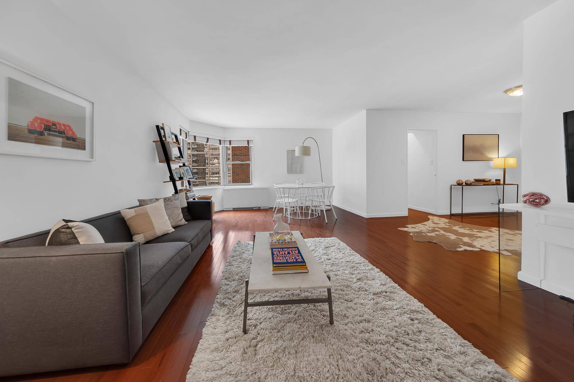 This triple mint, beautifully renovated 1 bedroom, 1 bathroom residence is nestled in one of the Upper East Side's most desirable full service cooperatives.
