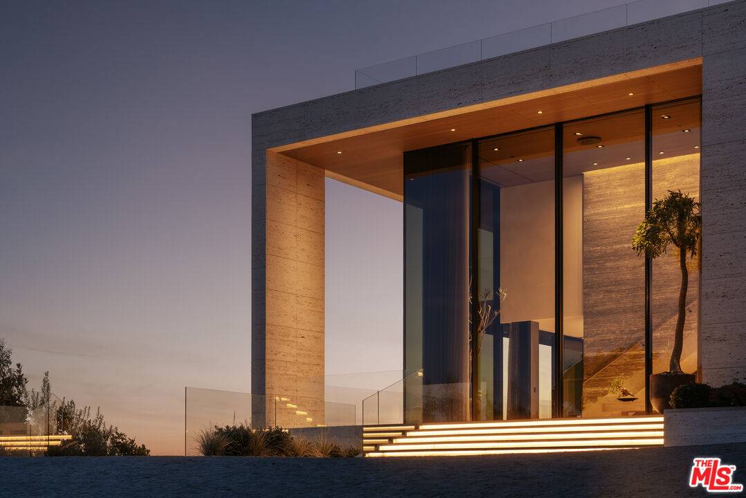 684 Firth Ave 6BR Brentwood La