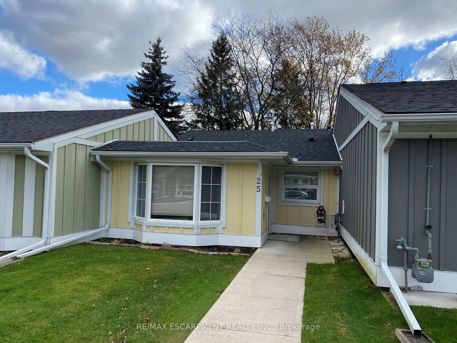 Welcome to this charming 1, 221 sq.