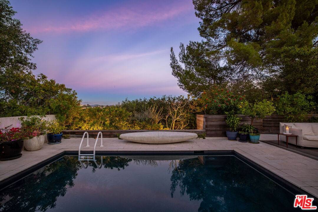 8704   Hollywood Hills Rd 3BR Hollywood Hills East La