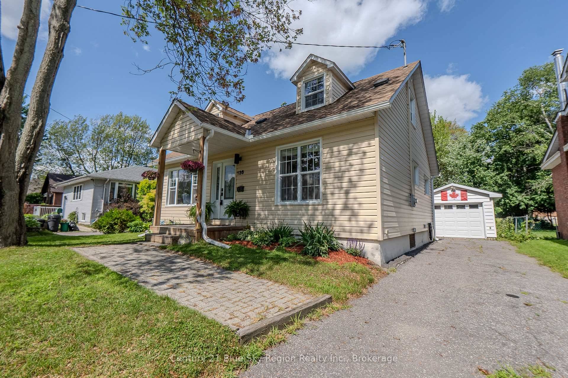 Welcome to 136 Campbell Ave, located directly across public access to Lake Nipissing, in a great family friendly neighbourhood.