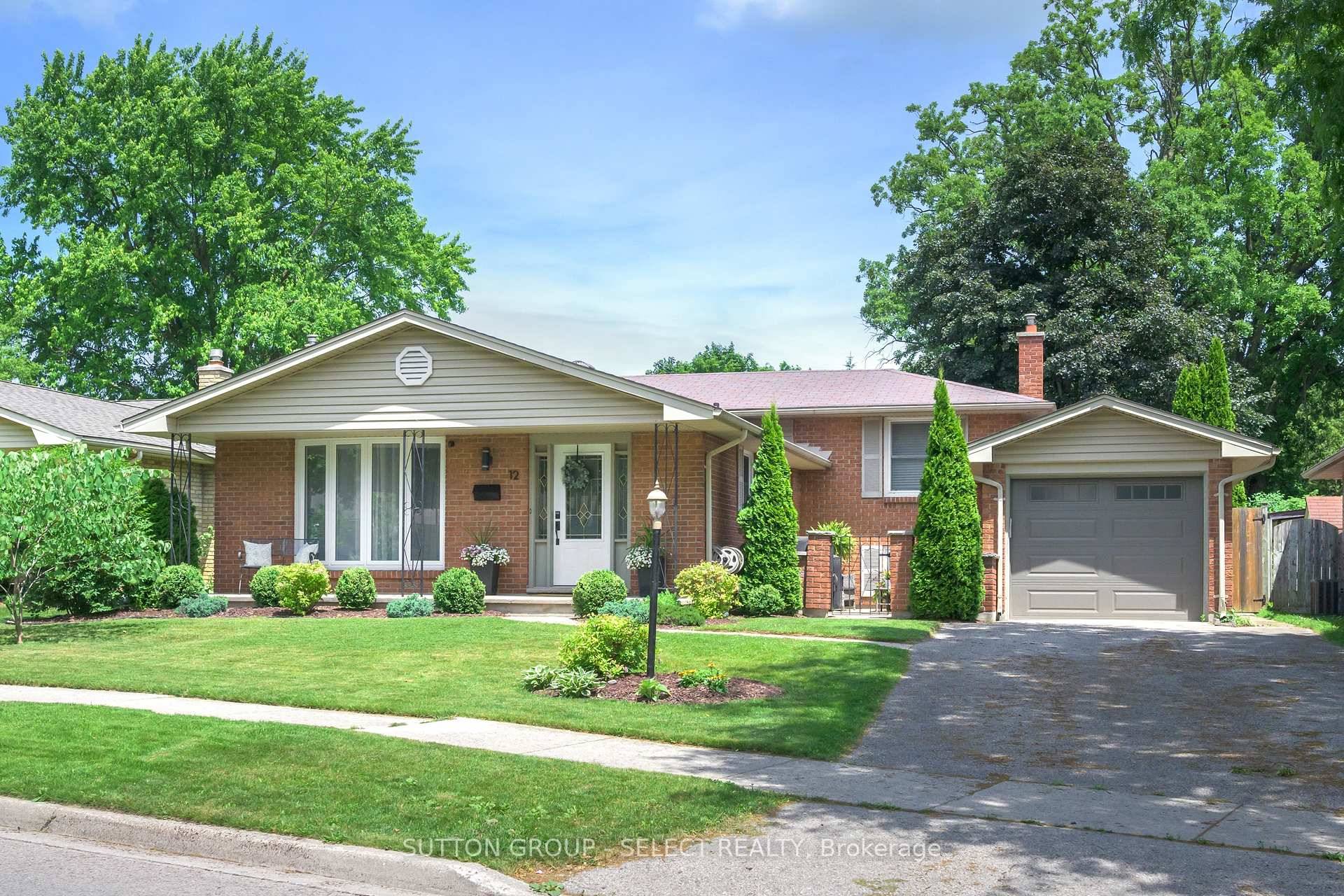 12 Killarney Road in Northridge !