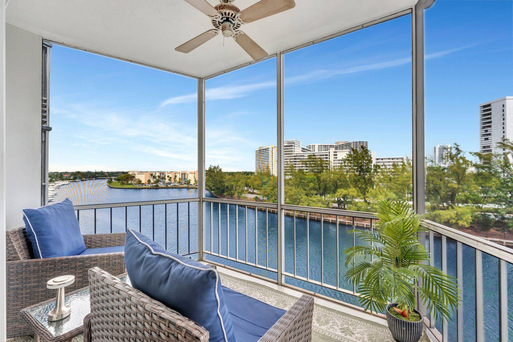 BEAUTIFULLY REMODELED 1 BEDROOM 1.