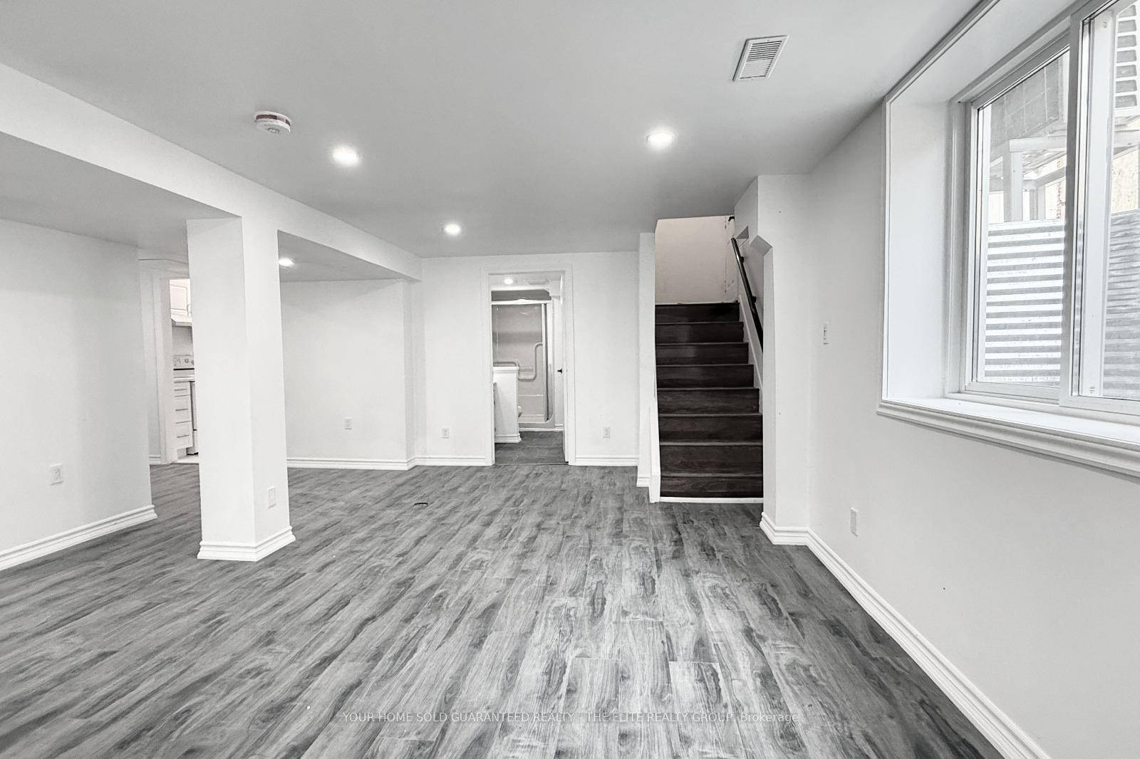 Welcome to this updated and move in ready legal 3 bedroom apartment, perfect for students !