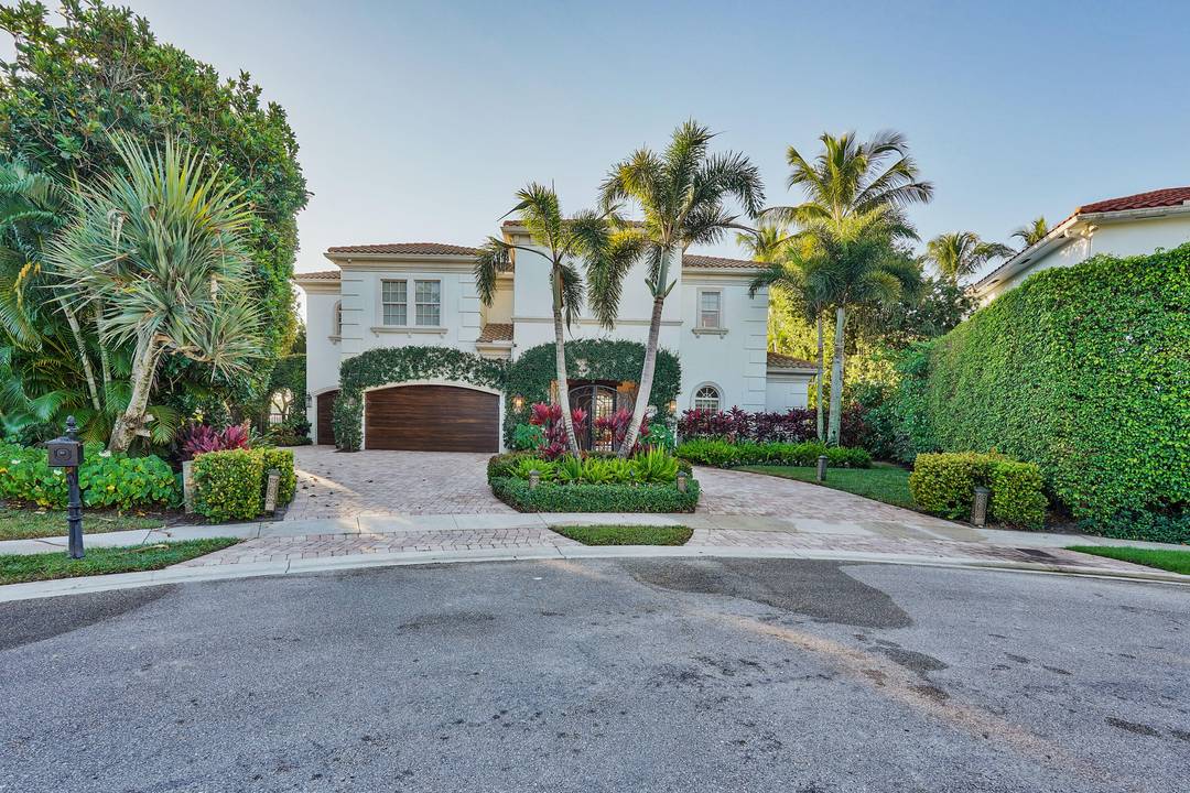 This 6 bedroom Mizner Estate, with a Mediterranean style courtyard and separate guest quarters, is close to the West Gate, on a cul de sac.