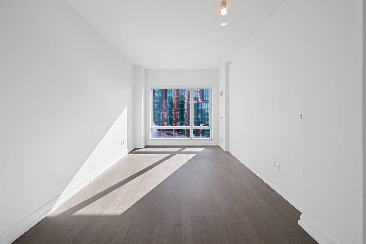 These spectacular apartments for rent in Manhattan offer rich wood flooring, stainless steel appliances, sleek Porcelanosa tiled bathrooms and washer dryer in every residence.