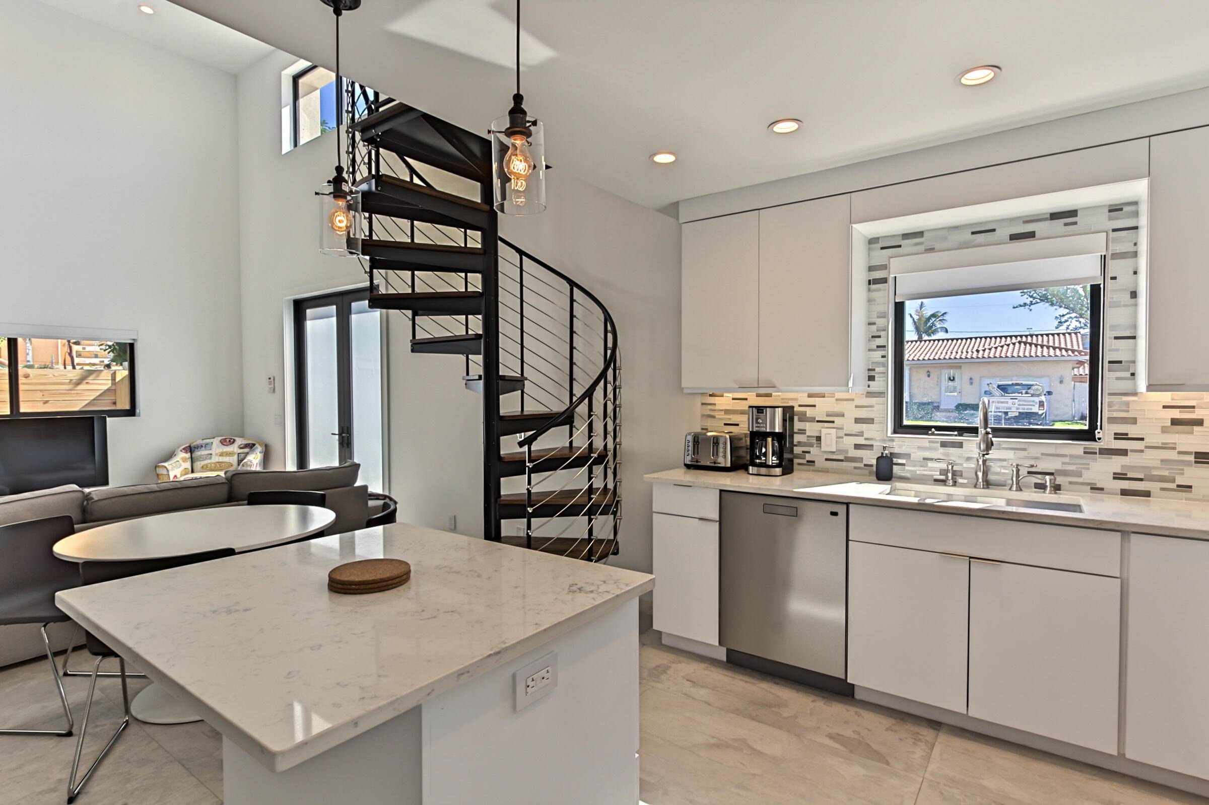 AVAILABLE NOW. 2 bedroom huge LOFT.