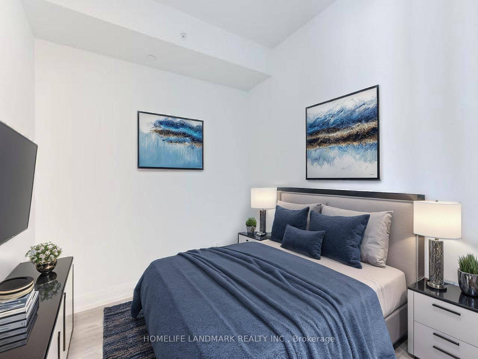 Bright And Spacious 1 Bedroom Plus Den Suite.
