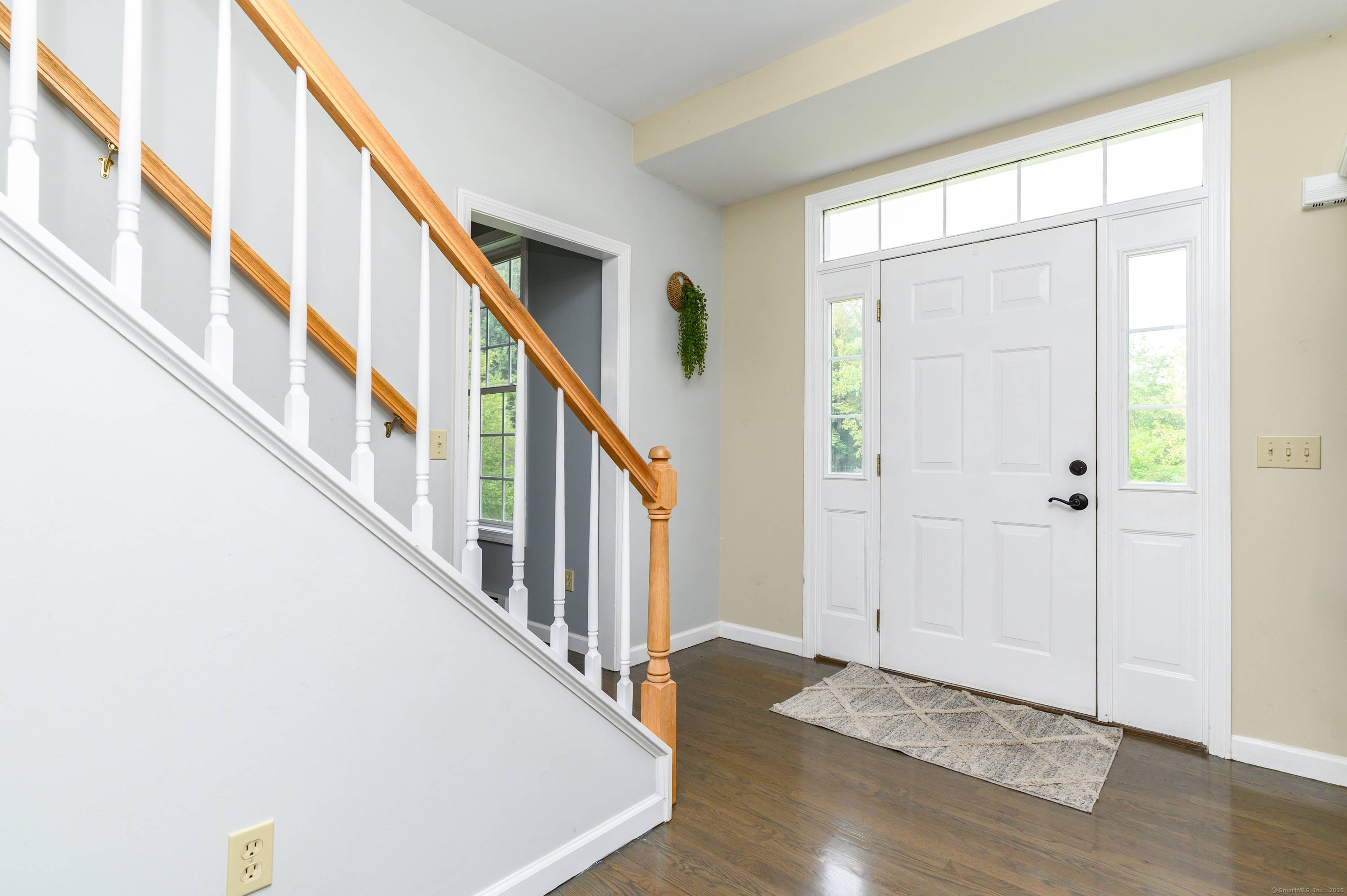 This approximately 2, 800 sqft.