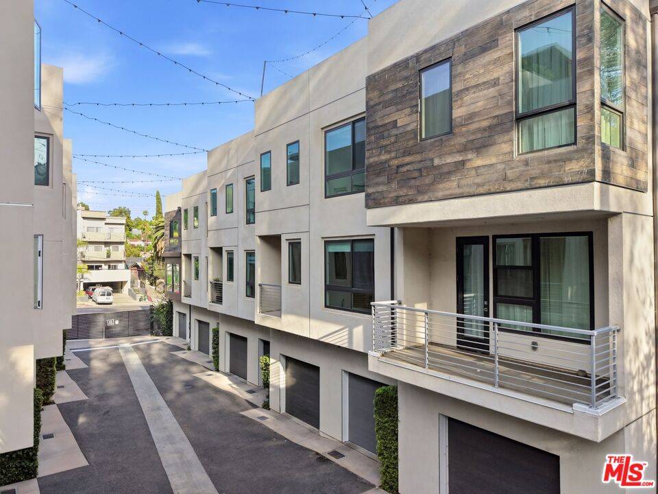 2111  N Cahuenga Blvd 3BR Hollywood Hills East La