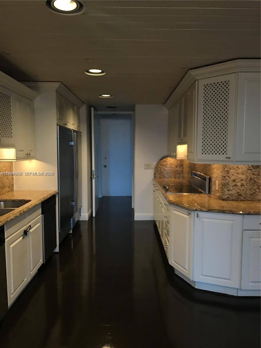 MAGNIFICENT TOWER SUITE, 5 BEDROOMS amp ; 7 1 2 BATH.