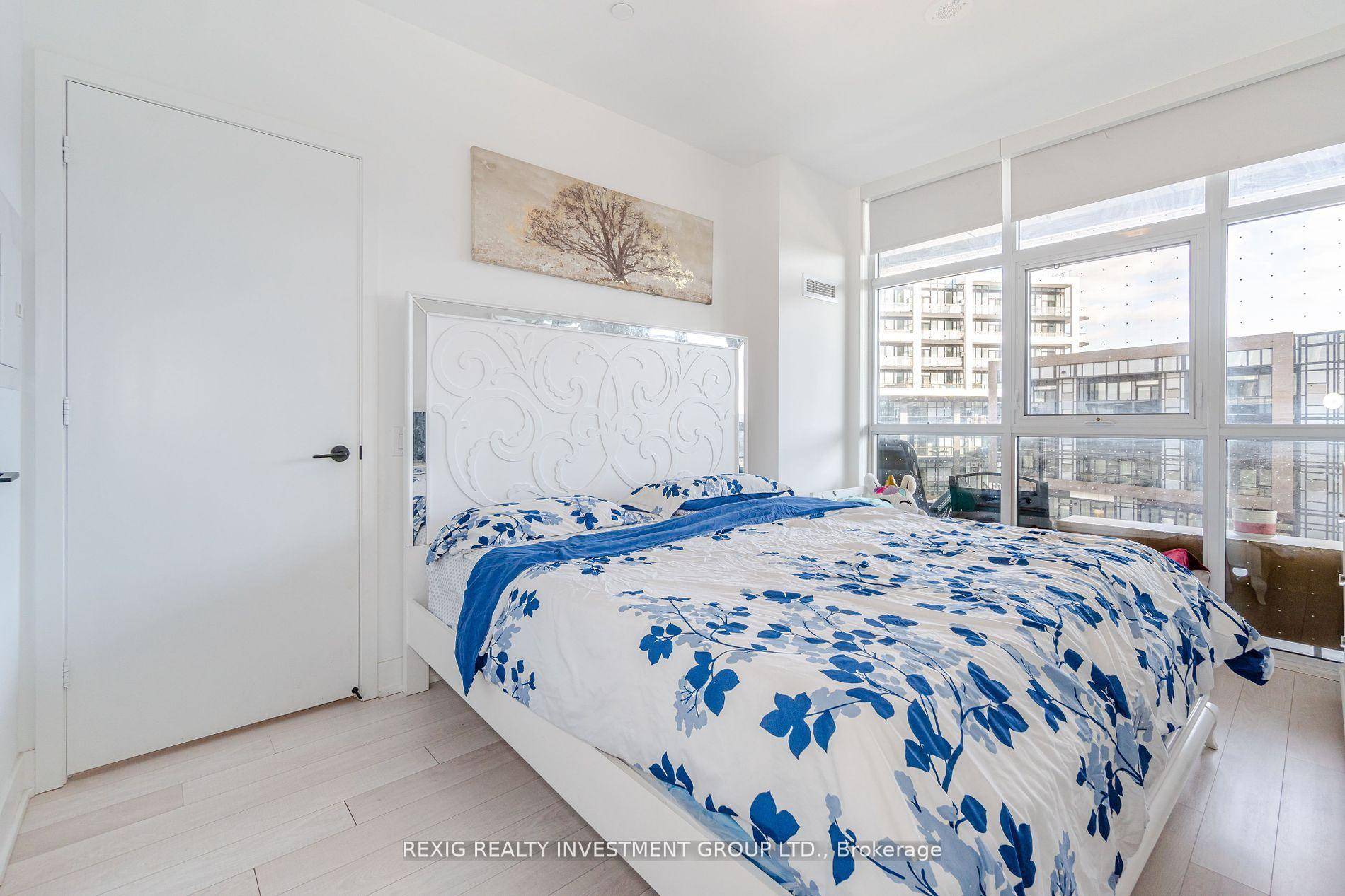 Don't miss out on this incredible opportunity to own a 2 bedroom, 2 bath condo in the sought after Downsview Park community !