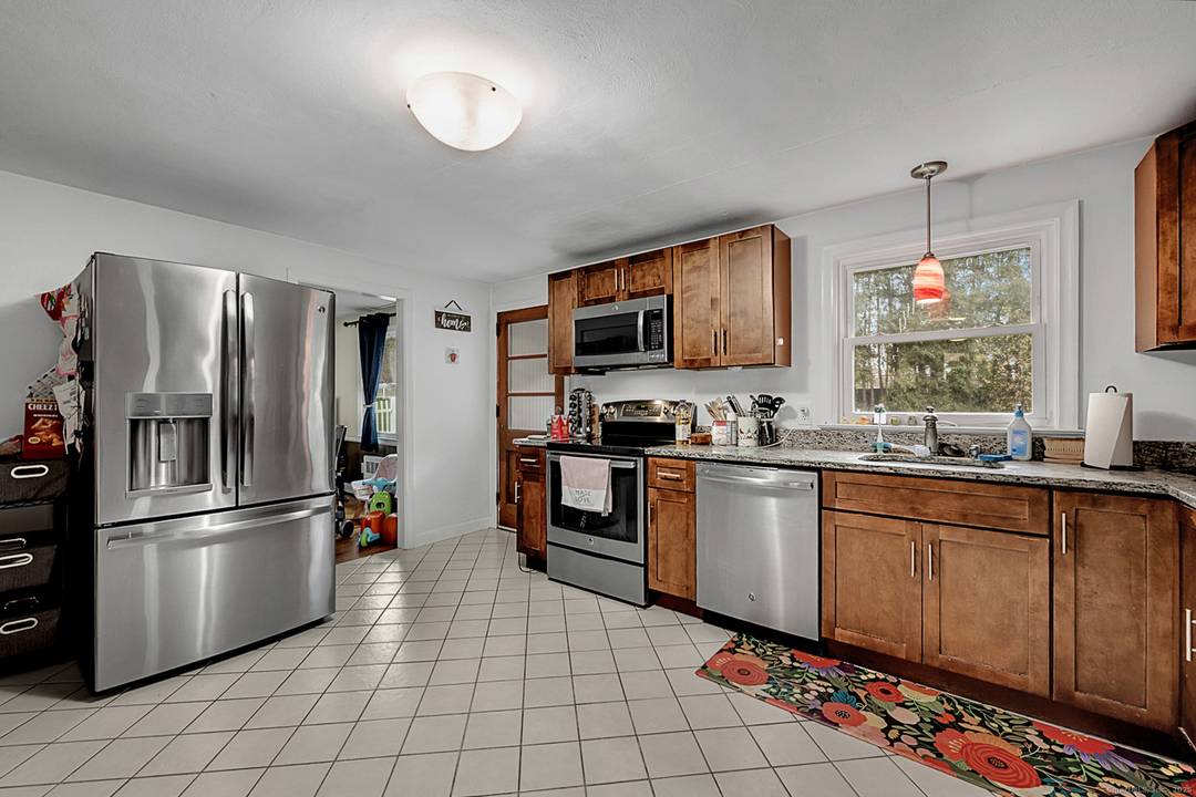 Welcome to this beautifully maintained 3 bedroom, 1.